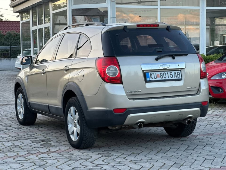 Автомобил
