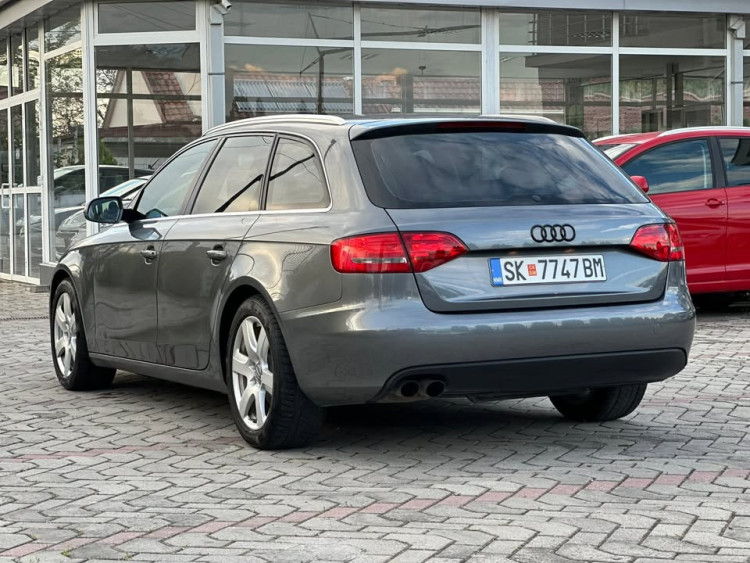 Автомобил