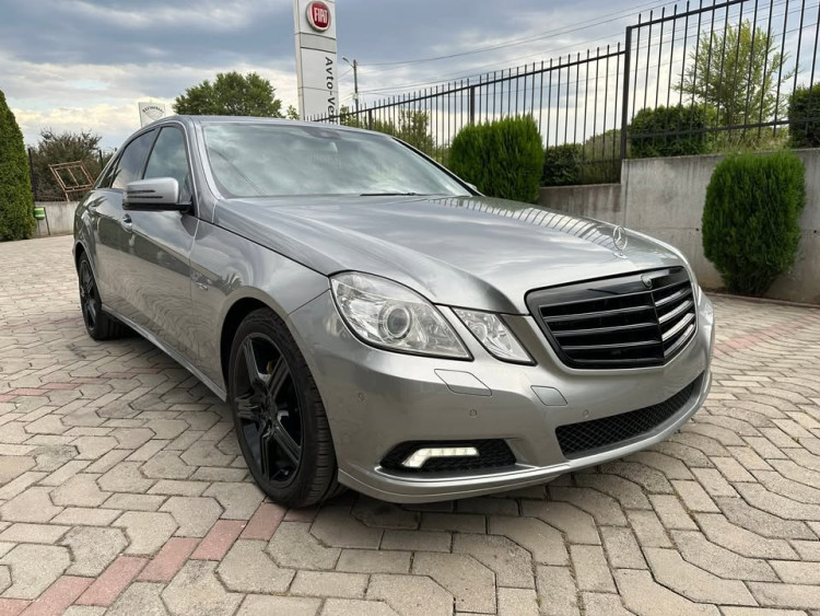 Автомобил
