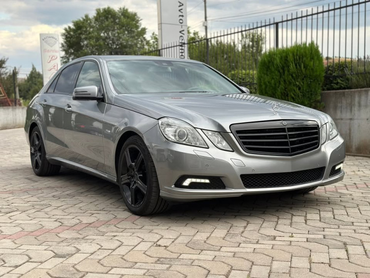 Автомобил