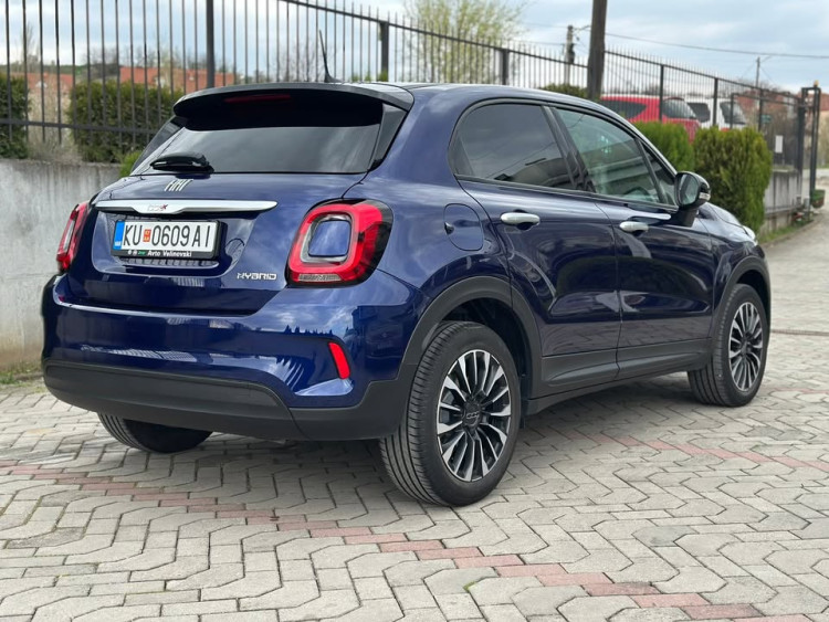 Автомобил