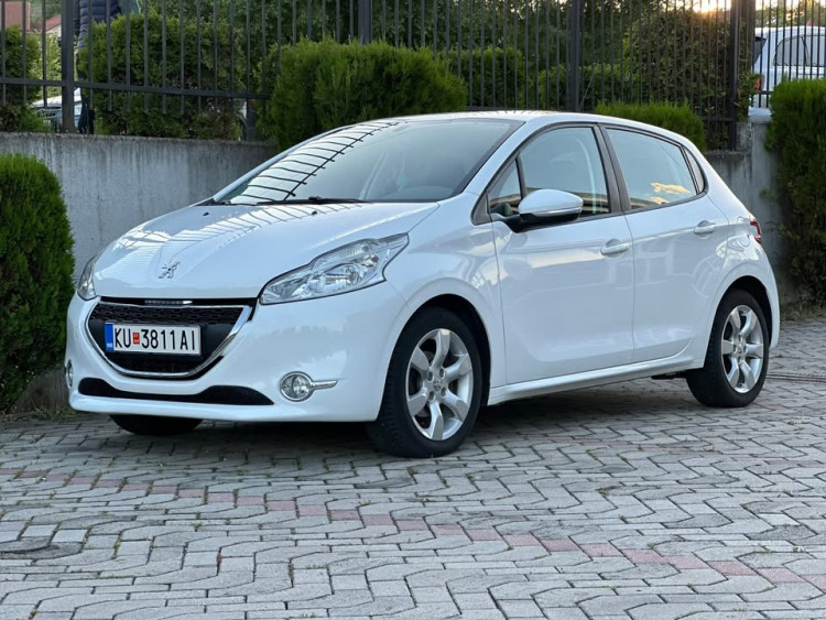 Автомобил