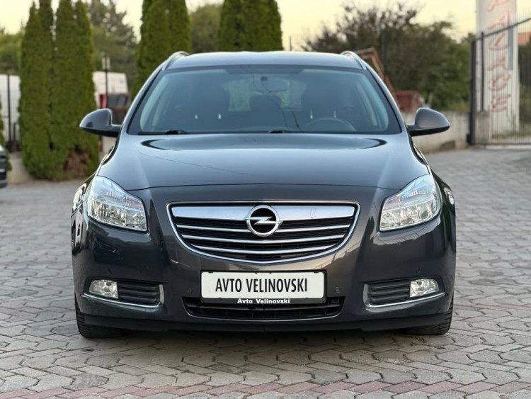 Автомобил
