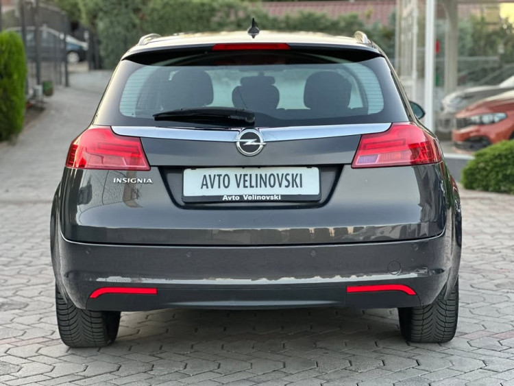 Автомобил