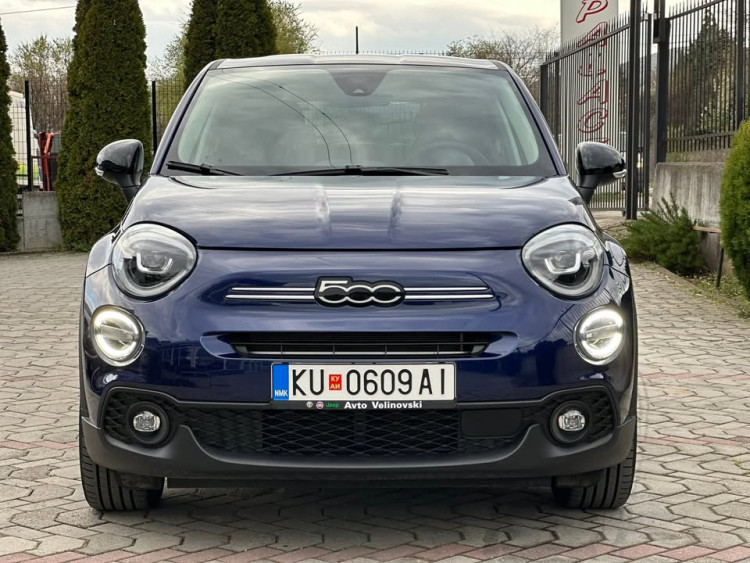 Автомобил