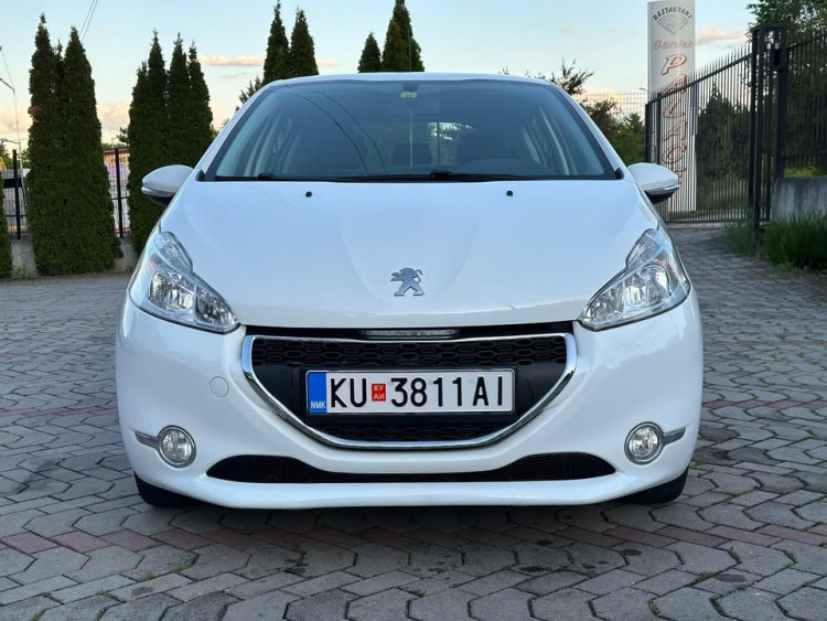 Автомобил