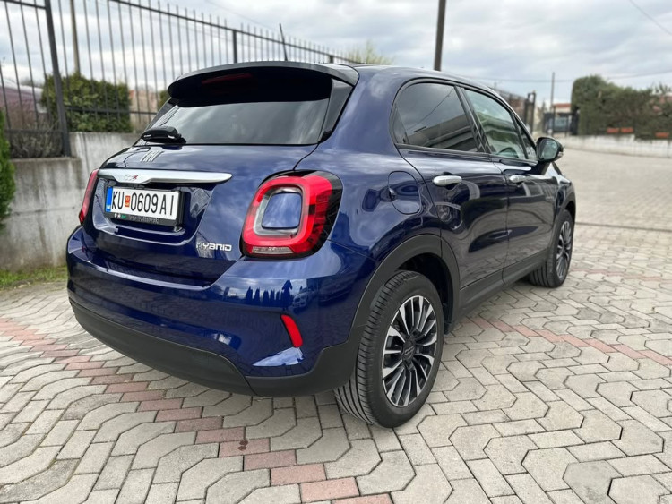 Автомобил