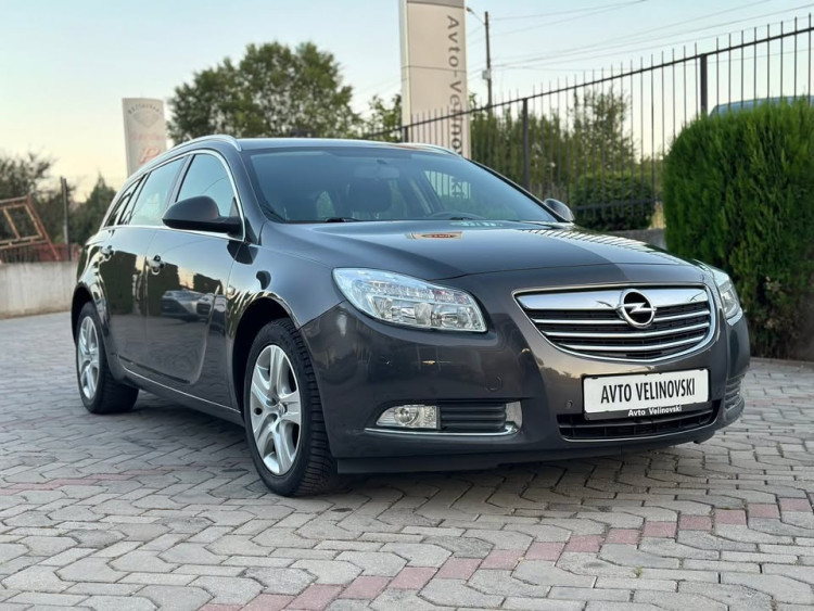 Автомобил