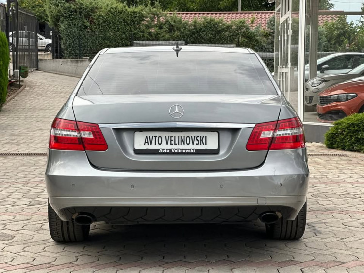 Автомобил