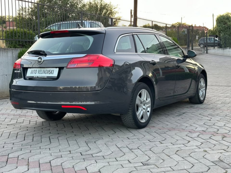 Автомобил