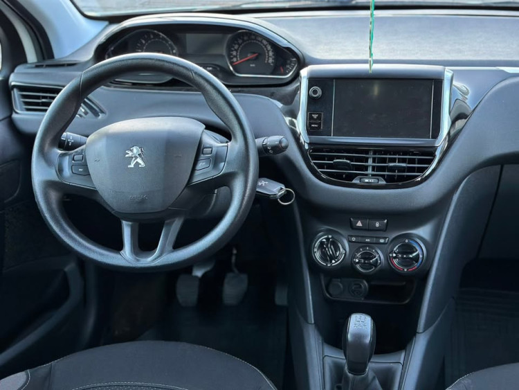 Автомобил