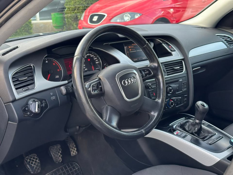 Автомобил