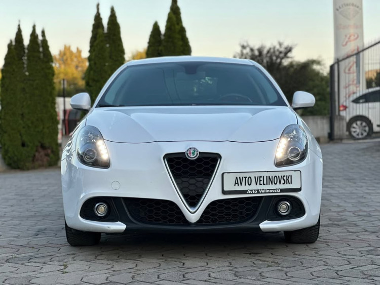Автомобил