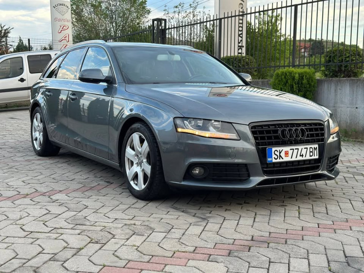 Автомобил