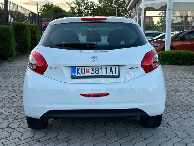 Автомобил