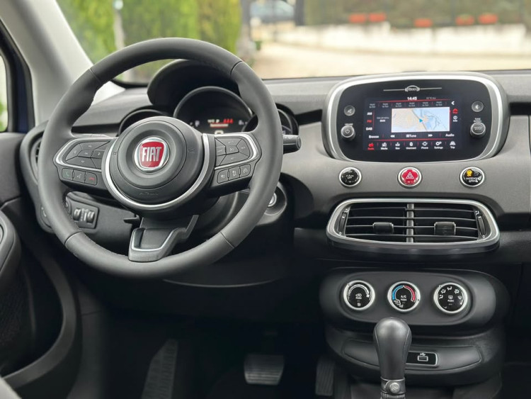 Автомобил
