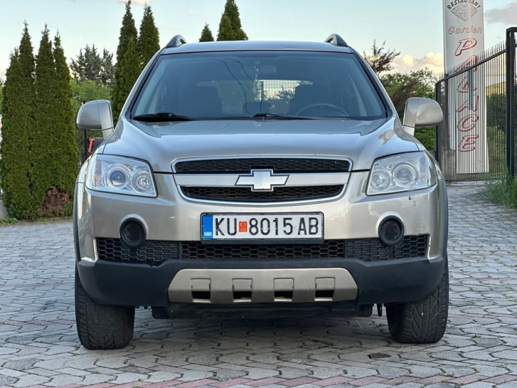 Автомобил